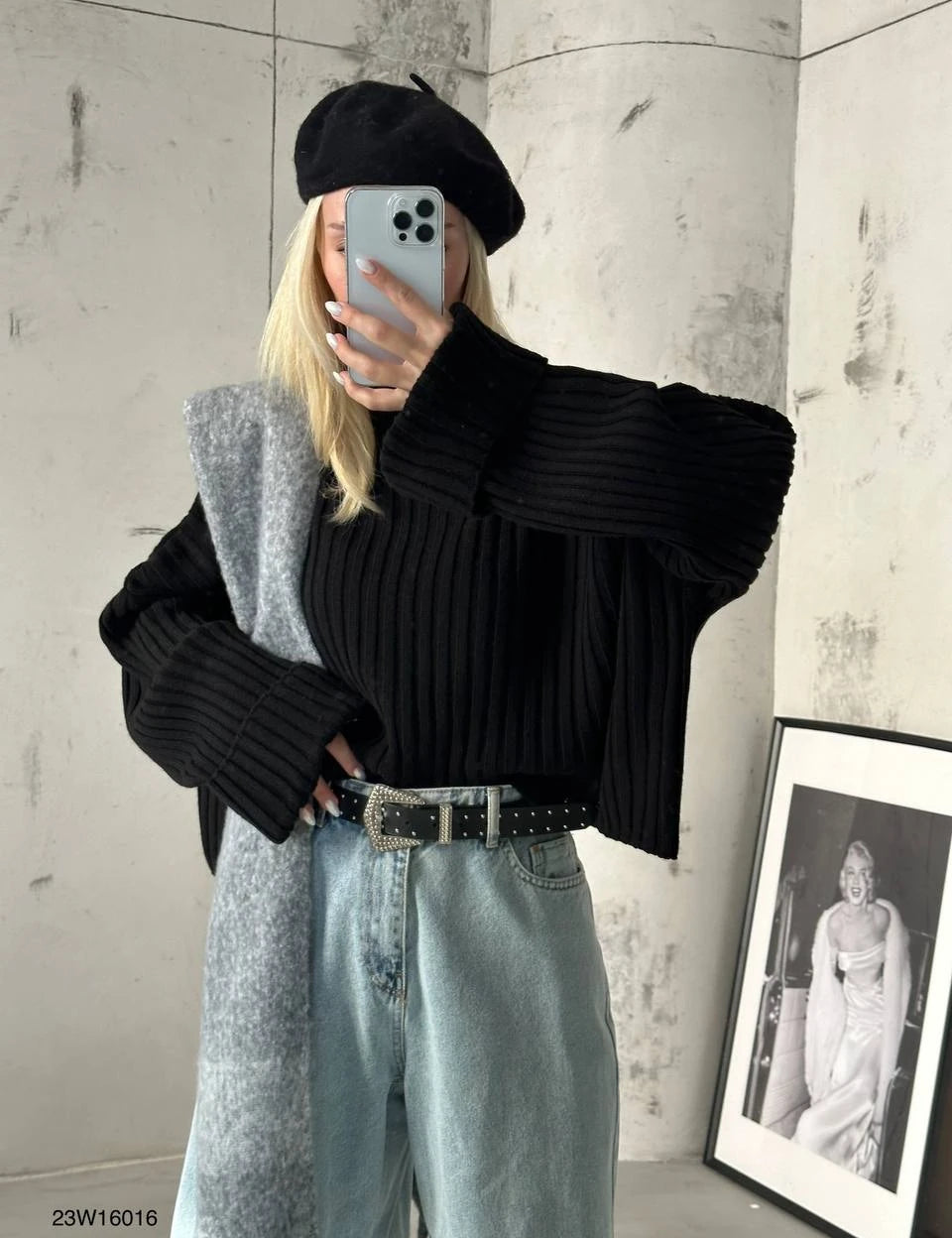 -Turtleneck Ribbed Crop Sweater- 